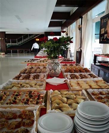 Bufé de pasteles y refrescos para eventos en el hotel Chellah